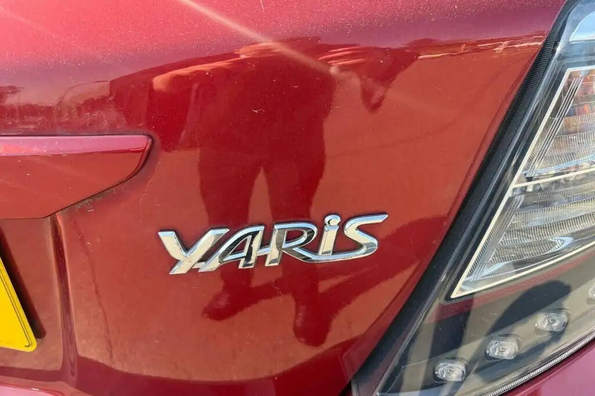 2014-toyota-yaris-133-icon-smart-pack-big-15