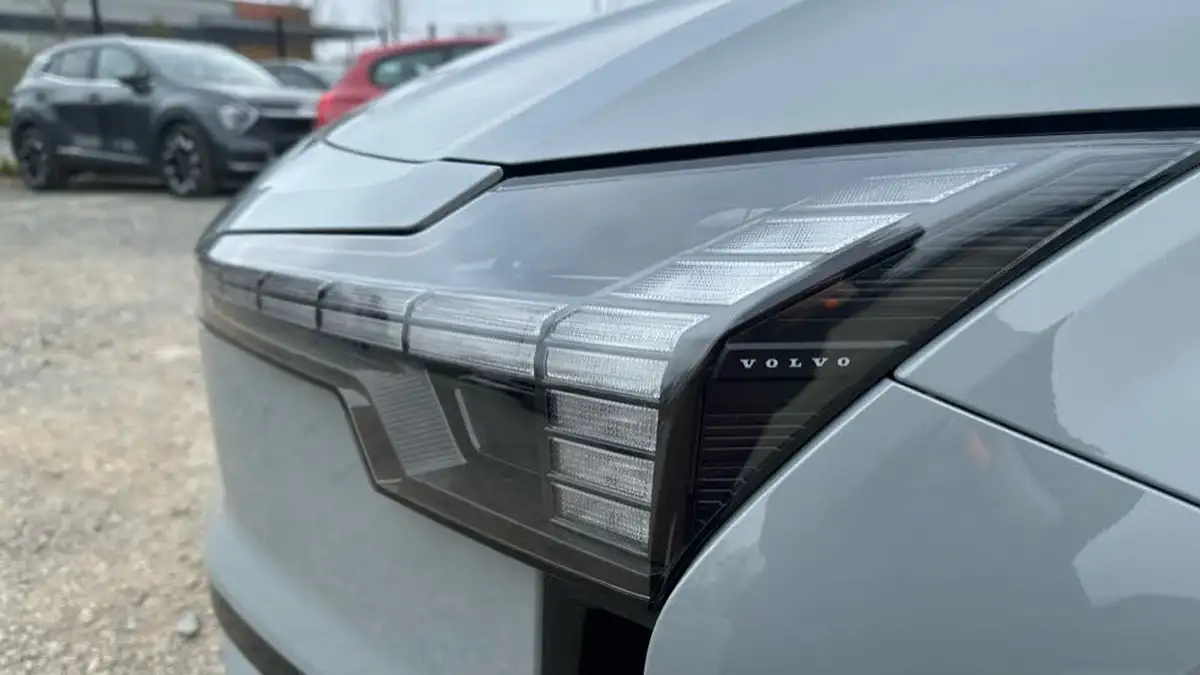 2025-volvo-ex30-e-single-motor-ultra-big-23