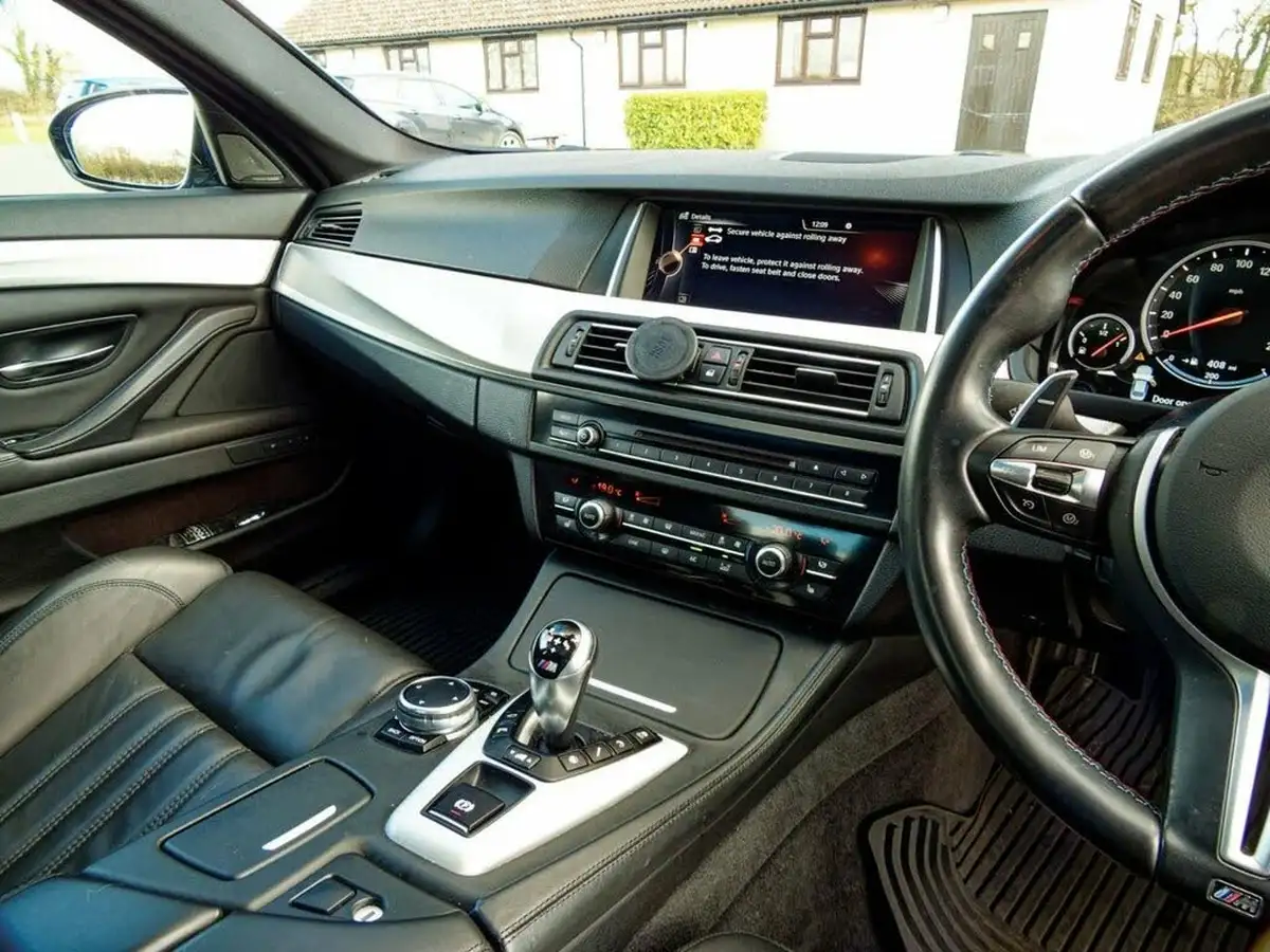 2016-bmw-5-series-44-m5-big-22