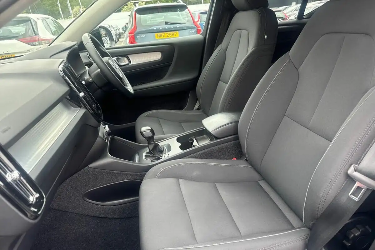 2021-volvo-xc40-15-t3-momentum-161bhp-big-35
