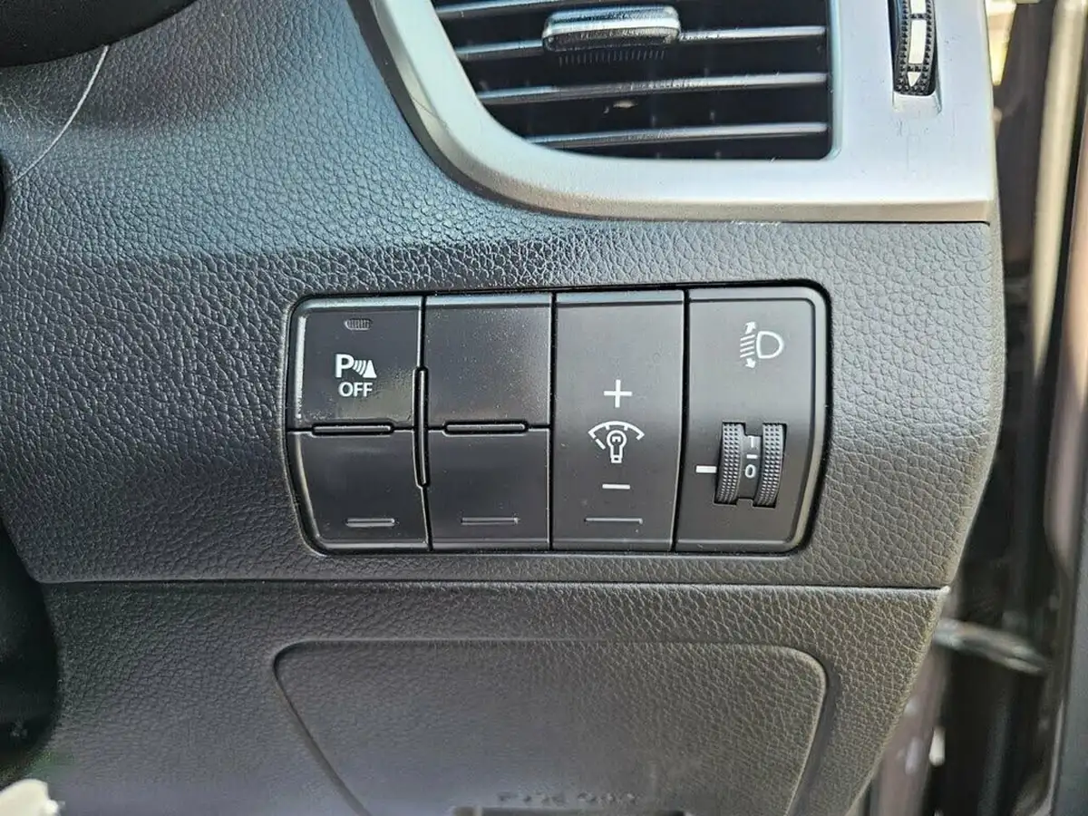 2015-hyundai-i30-14-active-3d-big-16