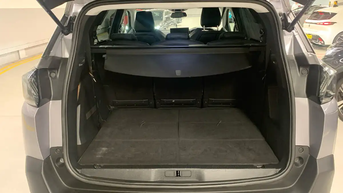 2021-peugeot-5008-suv-12-puretech-allure-premium-eat8-big-18