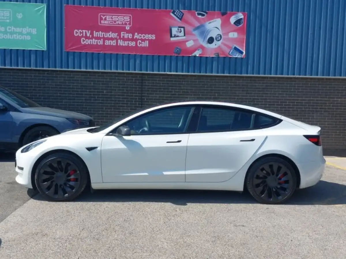 2023-tesla-model-3-e-performance-big-3
