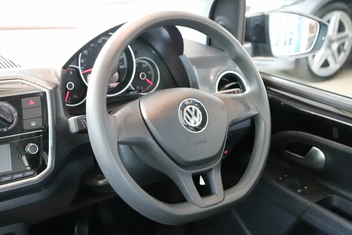 2018-volkswagen-up-10-move-up-ss-3d-big-14