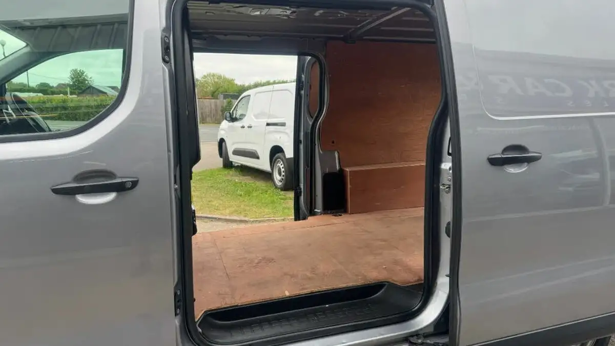 2022-peugeot-expert-20-bluehdi-professional-premium-long-1400-big-26
