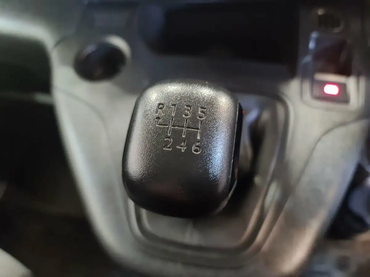 2022-peugeot-partner-15-bluehdi-850-professional-premium-big-33