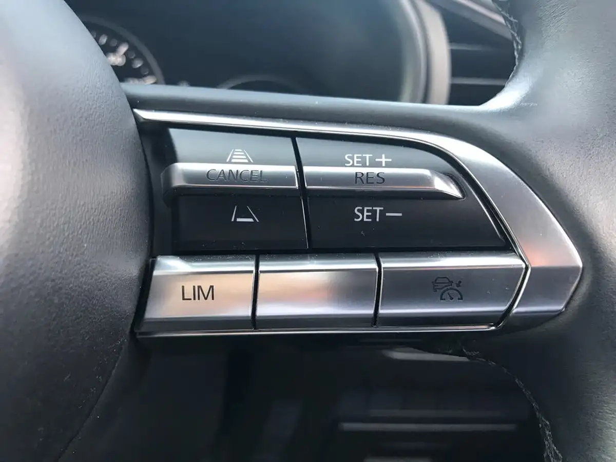2022-mazda-mazda3-20-sport-lux-122ps-hatchback-5d-big-22