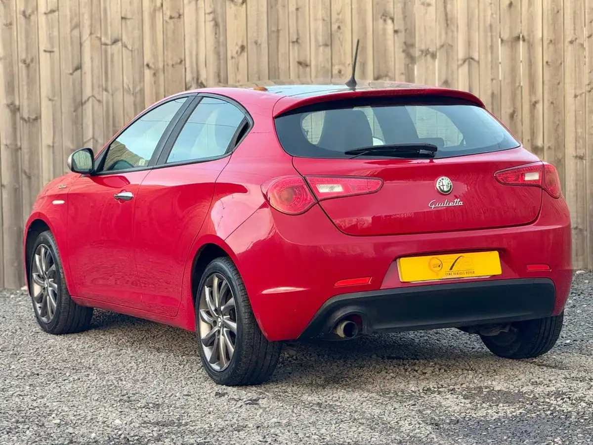 2013-alfa-romeo-giulietta-14-collezione-120bhp-big-6
