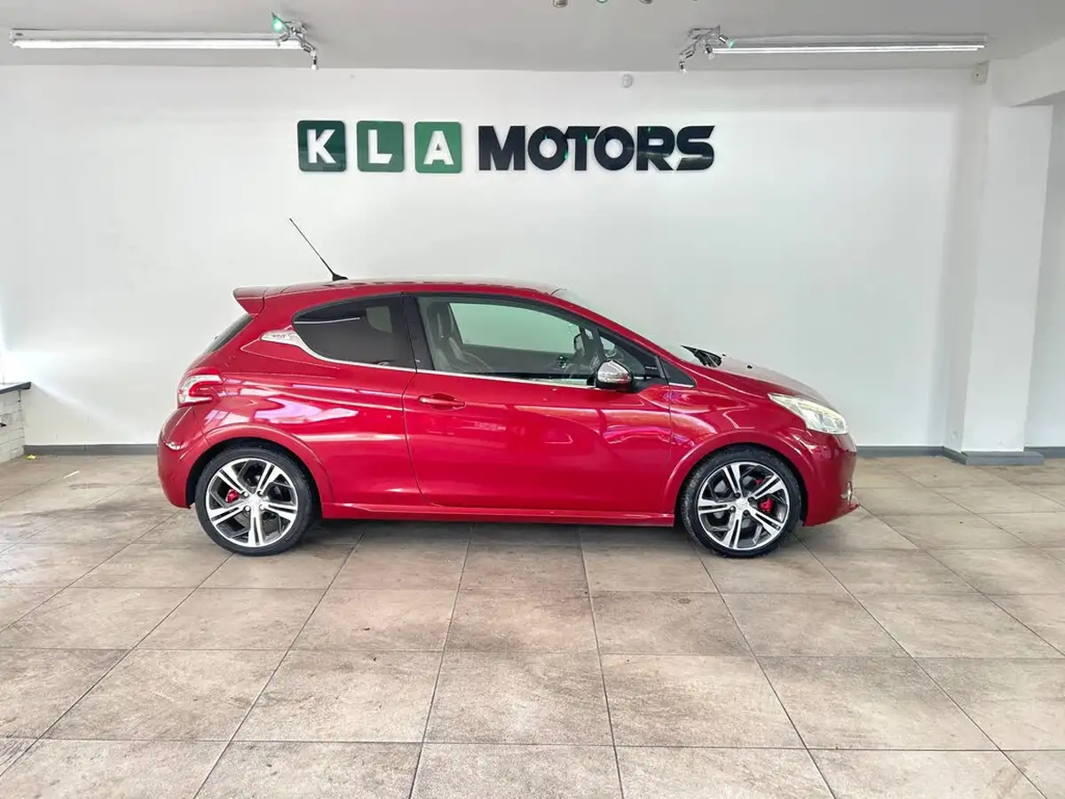 2013-peugeot-208-16-gti-big-5