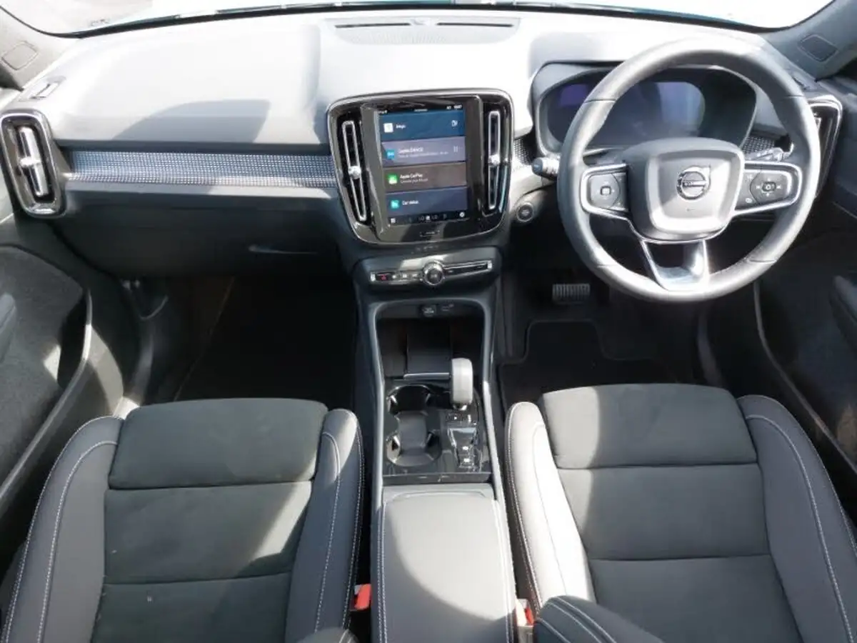 2024-volvo-xc40-20-b3-plus-big-2