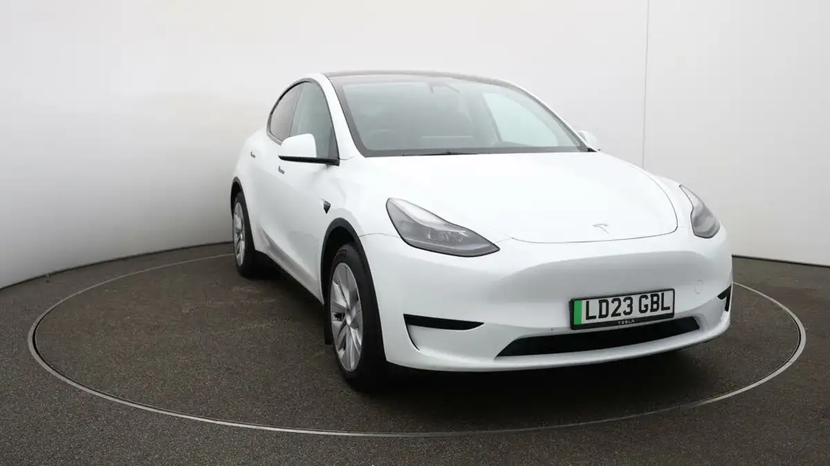 2023-tesla-model-y-e-rwd-big-39