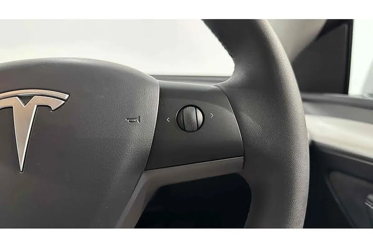 2023-tesla-model-y-e-performance-big-41