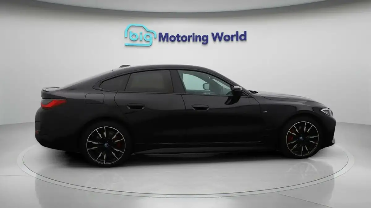 2022-bmw-i4-e-m50-big-8