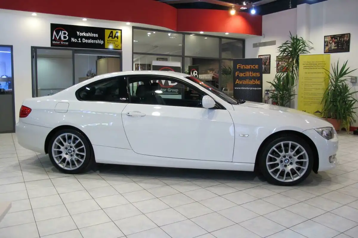 2011-bmw-3-series-20-320i-se-coupe-2d-1995cc-big-2