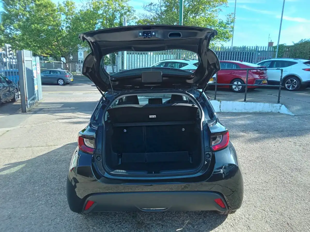 2021-toyota-yaris-15-vvt-i-icon-114bhp-hybrid-1490cc-e-cvt-big-9