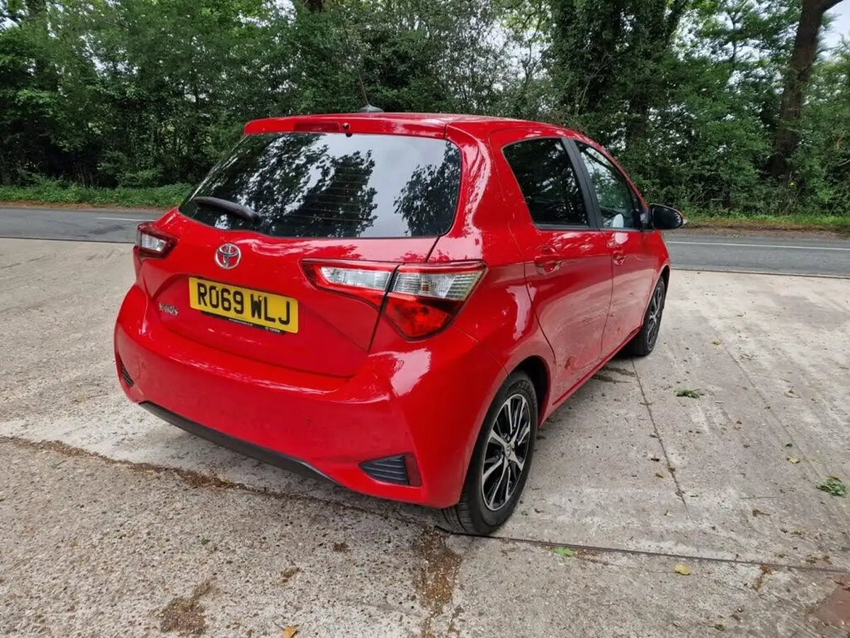 2019-toyota-yaris-15-vvt-i-icon-tech-111bhp-1496cc-big-13