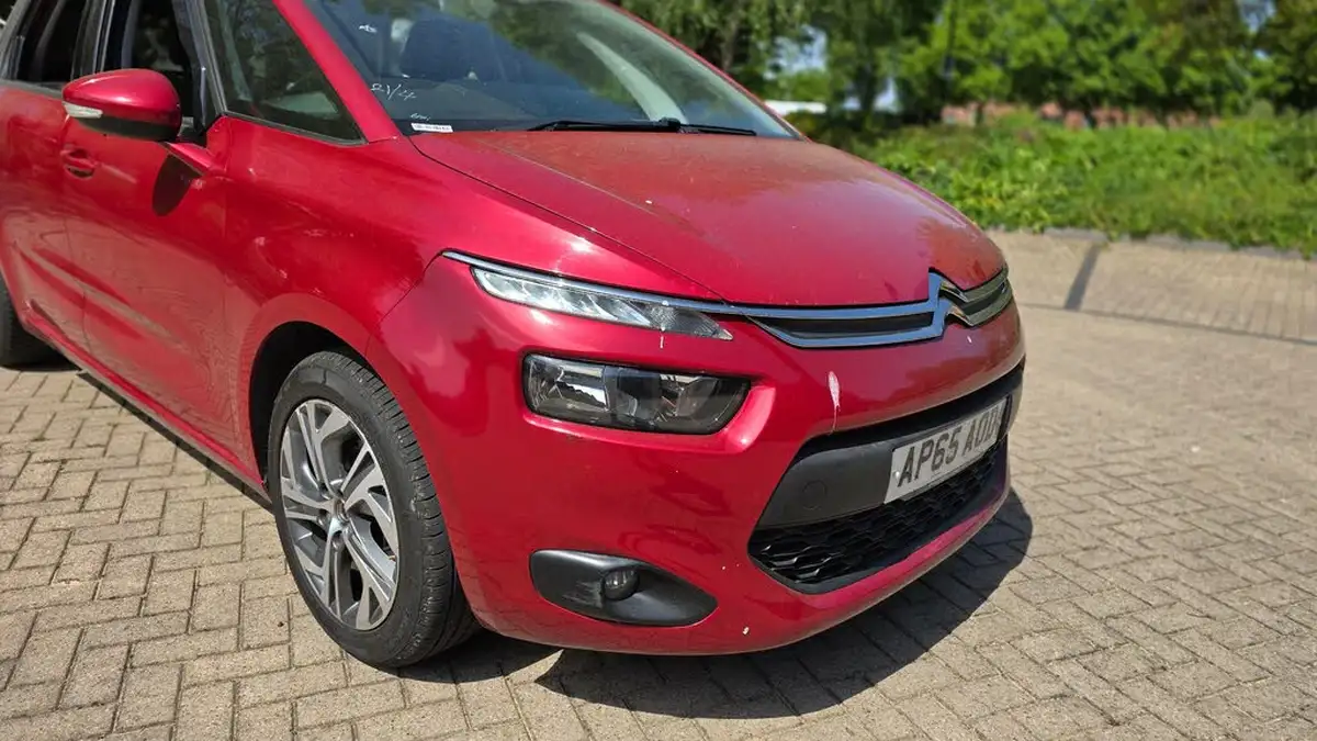 2015-citroen-c4-picasso-16bluehdi-selection-big-8