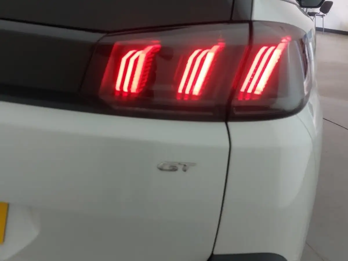 2022-peugeot-5008-suv-12-puretech-gt-big-13