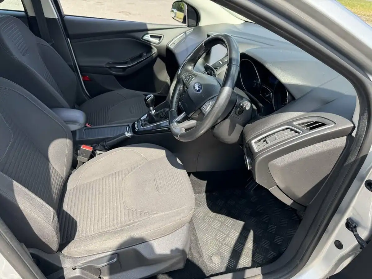 2015-ford-focus-10-titanium-t-125ps-hatchback-big-11