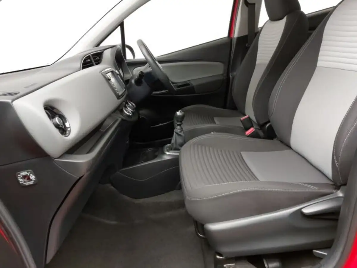 2019-toyota-yaris-15-vvt-i-icon-tech-111bhp-1496cc-big-4