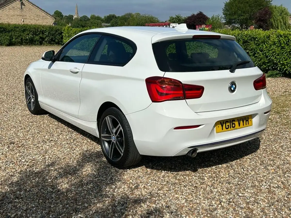 2016-bmw-1-series-15td-116d-sport-3d-big-11
