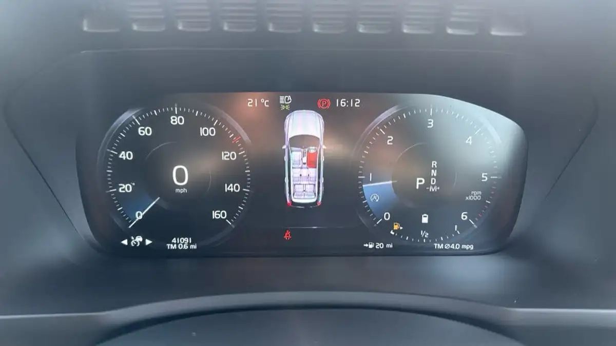 2021-volvo-xc90-20td-b5-r-design-big-10