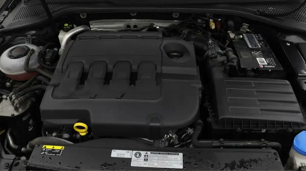 2019-volkswagen-golf-16tdi-match-edition-hatchback-big-18