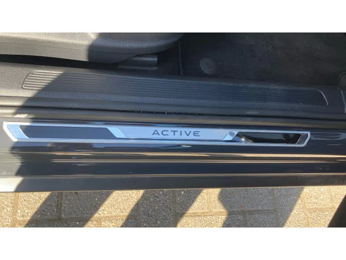 2021-volkswagen-t-roc-10-tsi-active-hatchback-5d-big-28