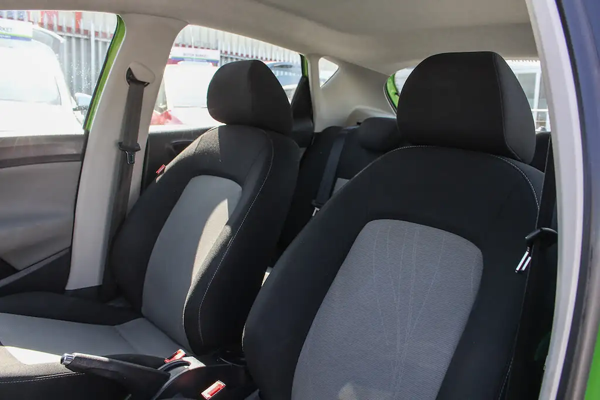 2015-seat-ibiza-14-toca-hatchback-5d-big-18