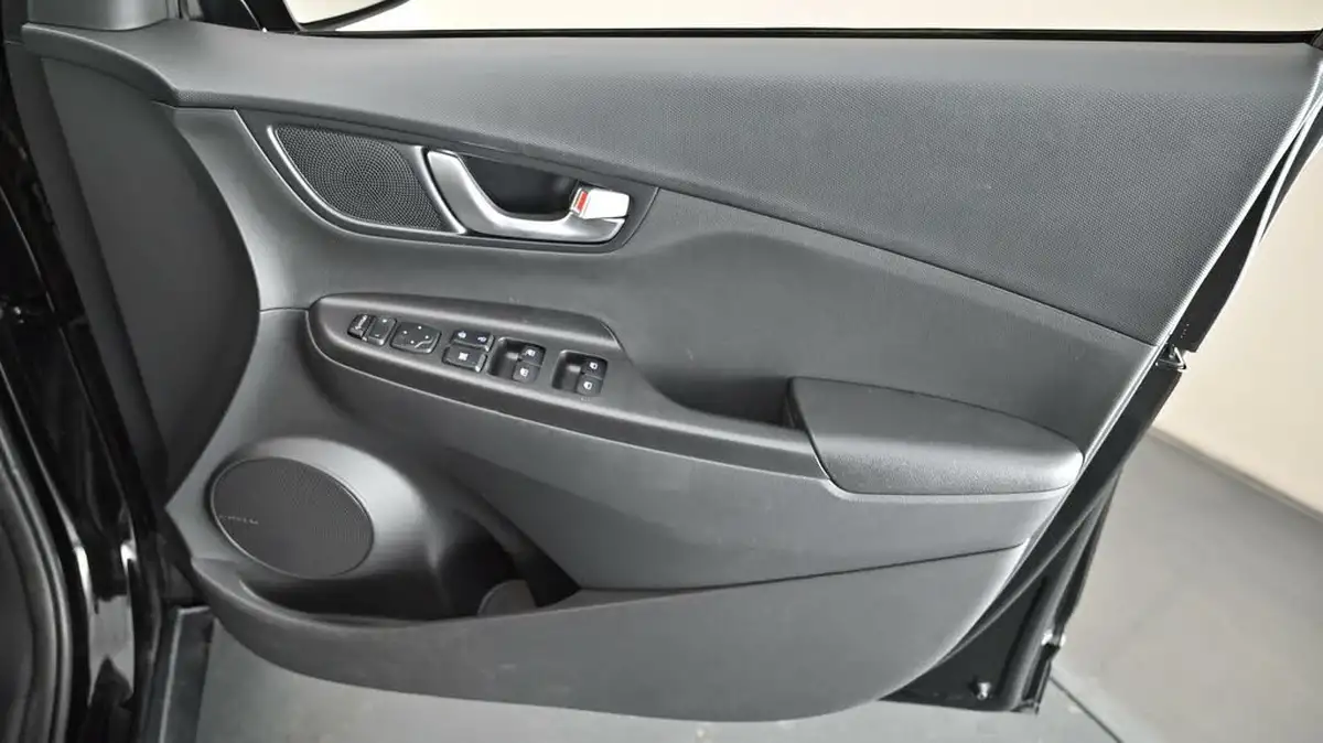 2022-hyundai-kona-e-premium-204ps-64kwh-7kw-obc-big-15