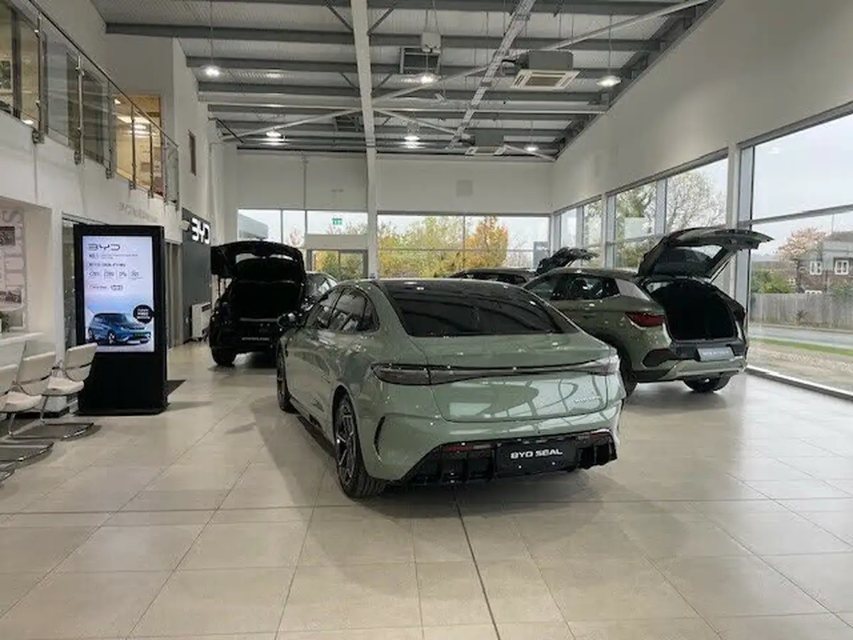 2025-lexus-lbx-15-premium-plus-big-39