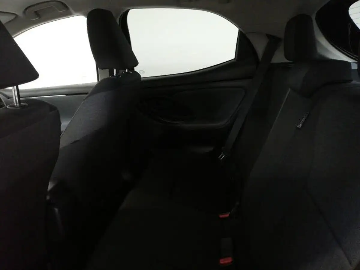 2021-toyota-yaris-15-vvt-i-design-big-5