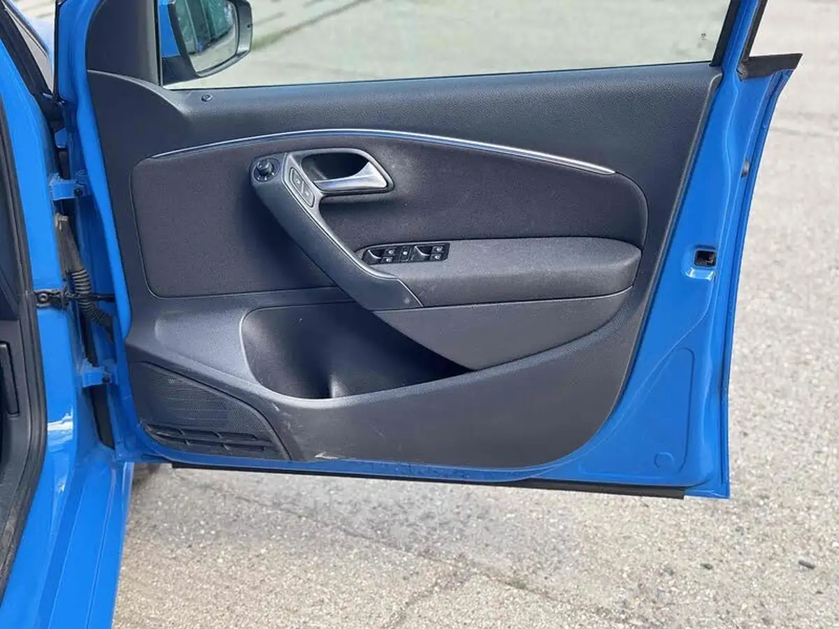 2015-volkswagen-polo-12-tsi-se-5d-dsg-big-37