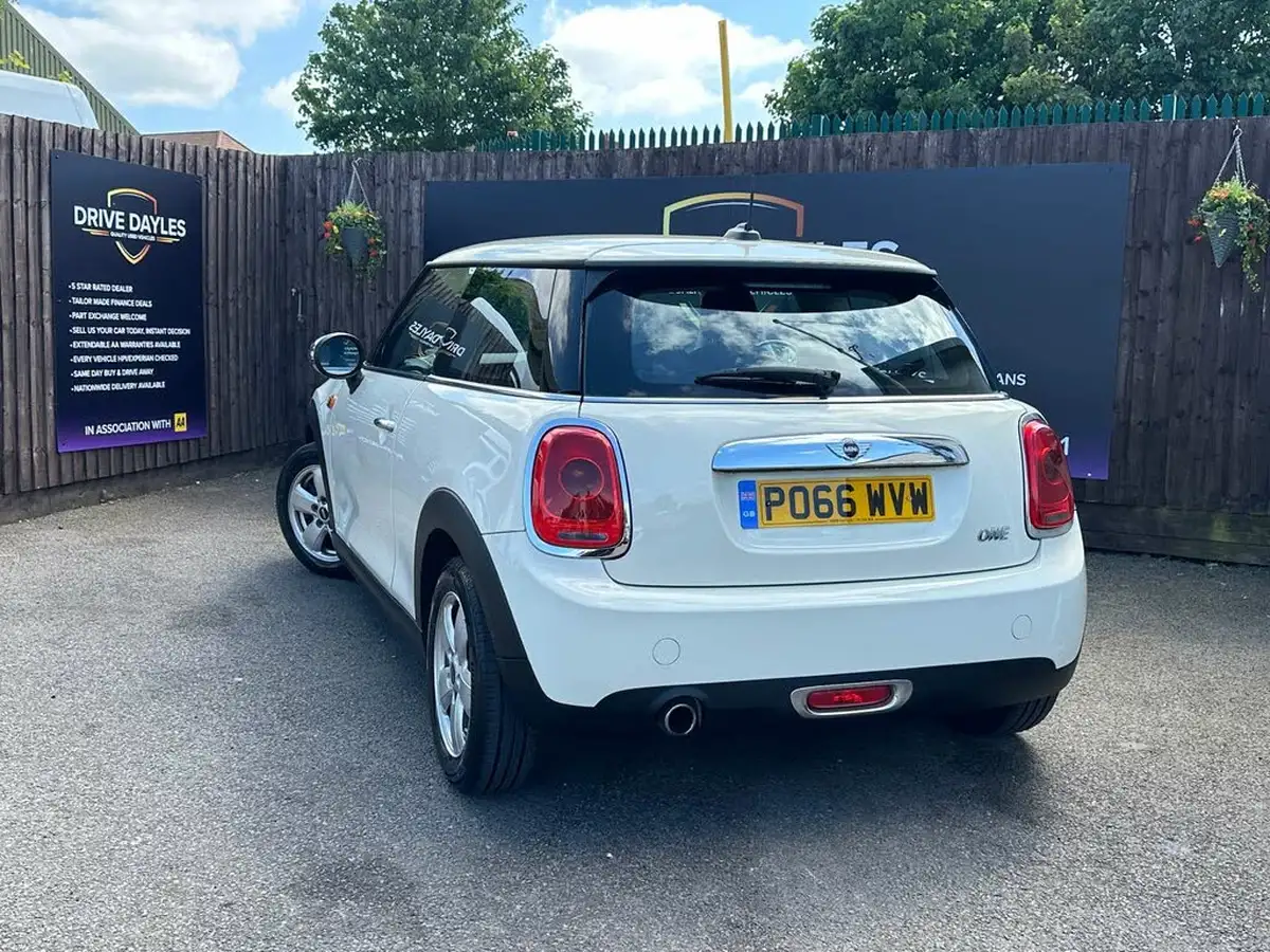 2016-mini-cooper-12-one-3d-big-1