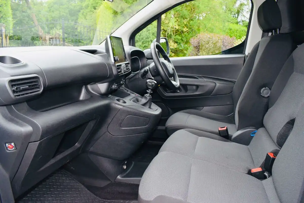 2022-toyota-proace-city-15d-icon-l2-big-13