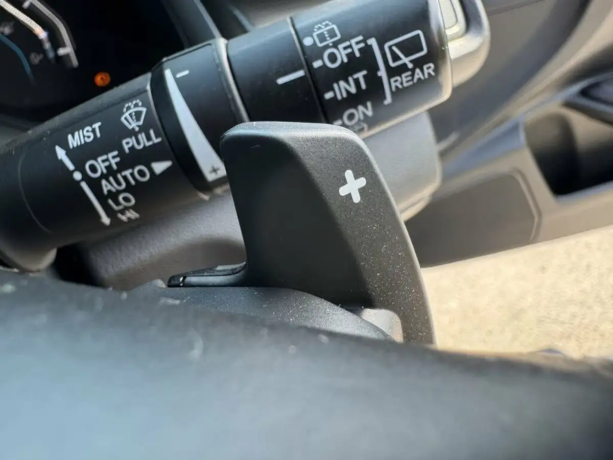 2017-honda-civic-10-vtec-turbo-sr-cvt-big-48