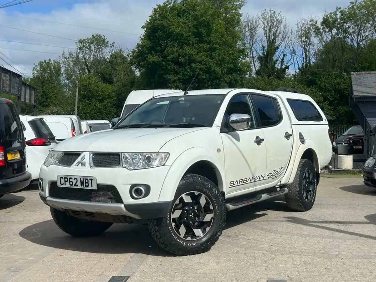 2013-mitsubishi-l200-25td-barbarian-auto-big-0