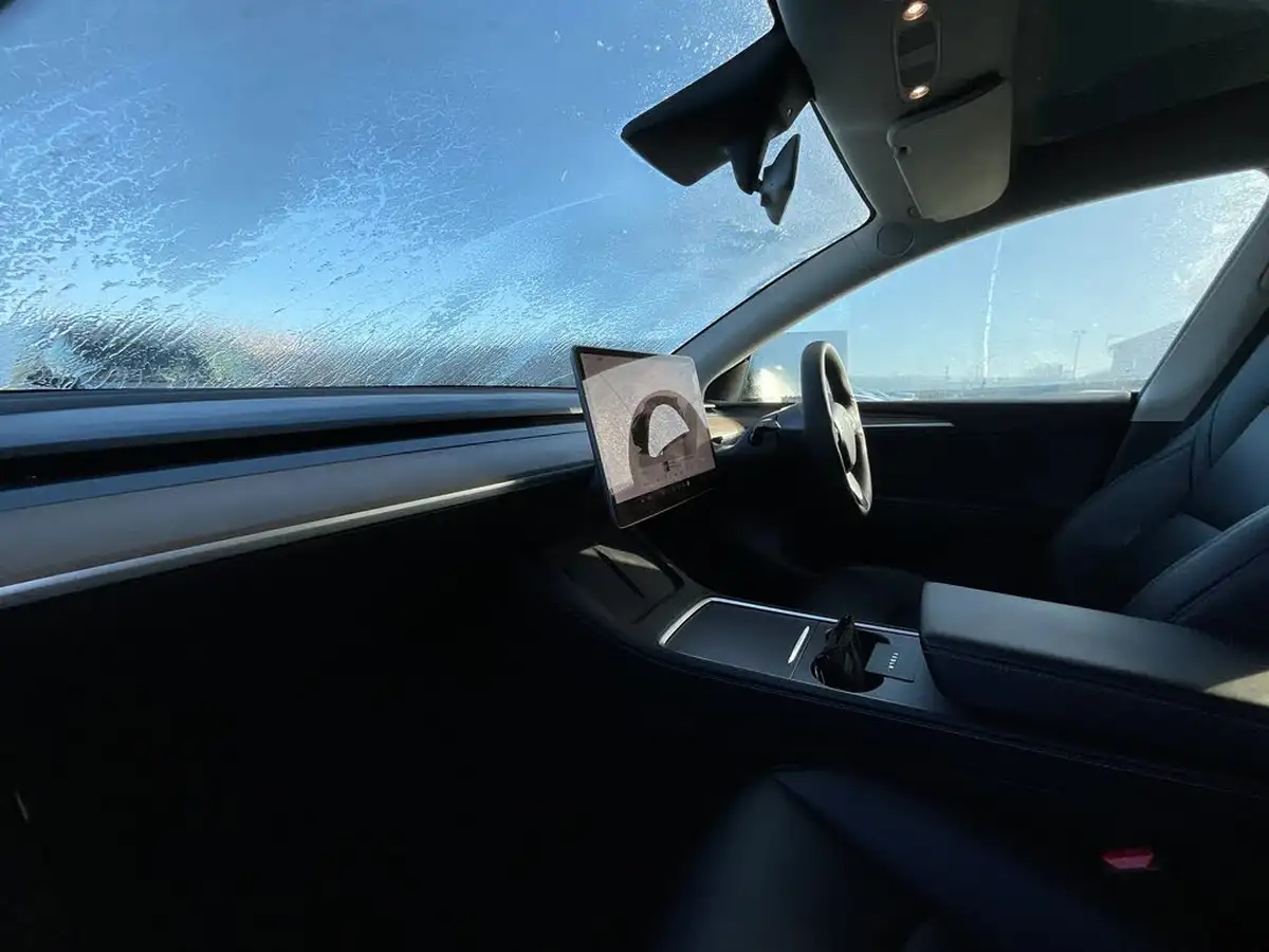 2022-tesla-model-y-e-long-range-big-15
