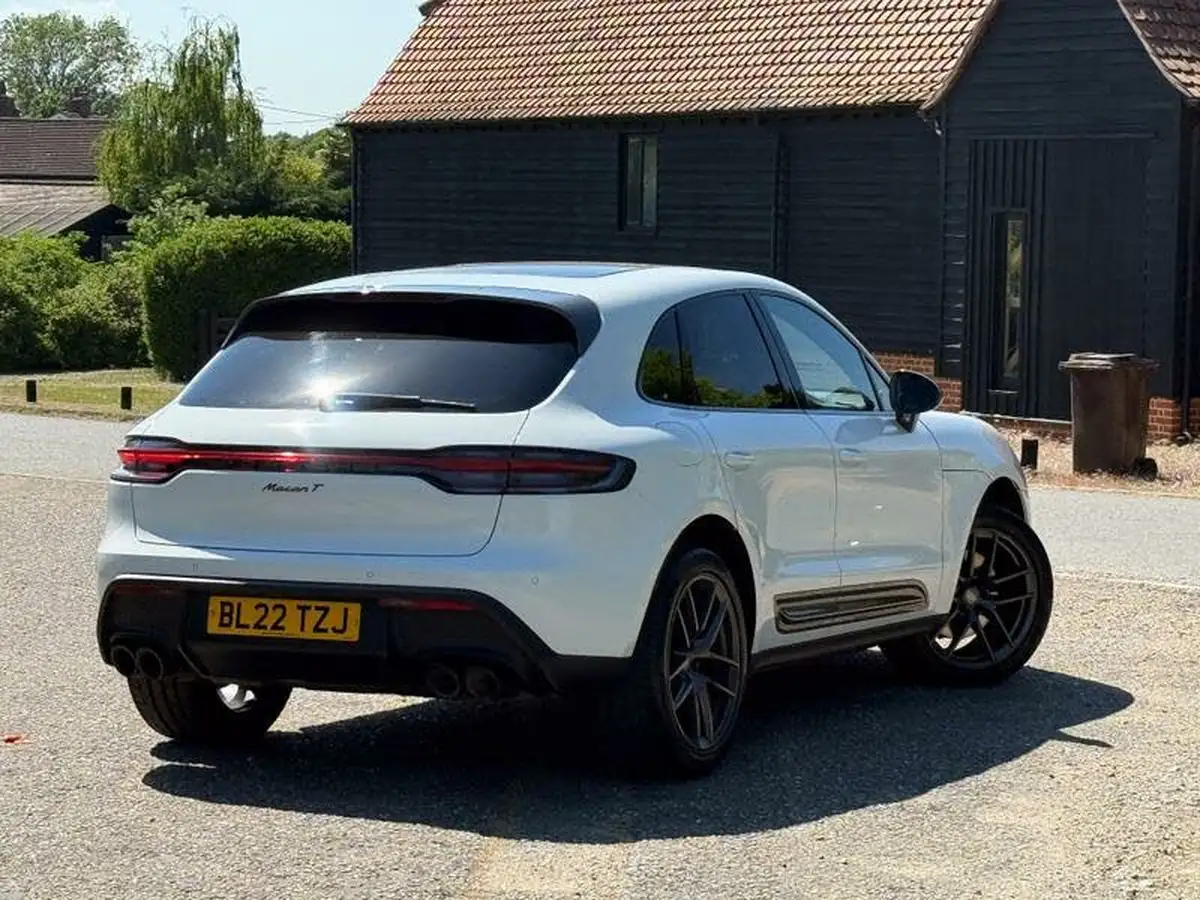 2022-porsche-macan-20-big-3