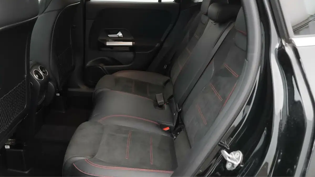 2023-mercedes-benz-gla-class-13-gla-200-amg-line-premium-station-wagon-big-16