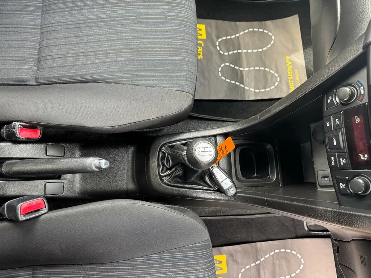 2014-suzuki-swift-12-sz4-94ps-3d-big-28