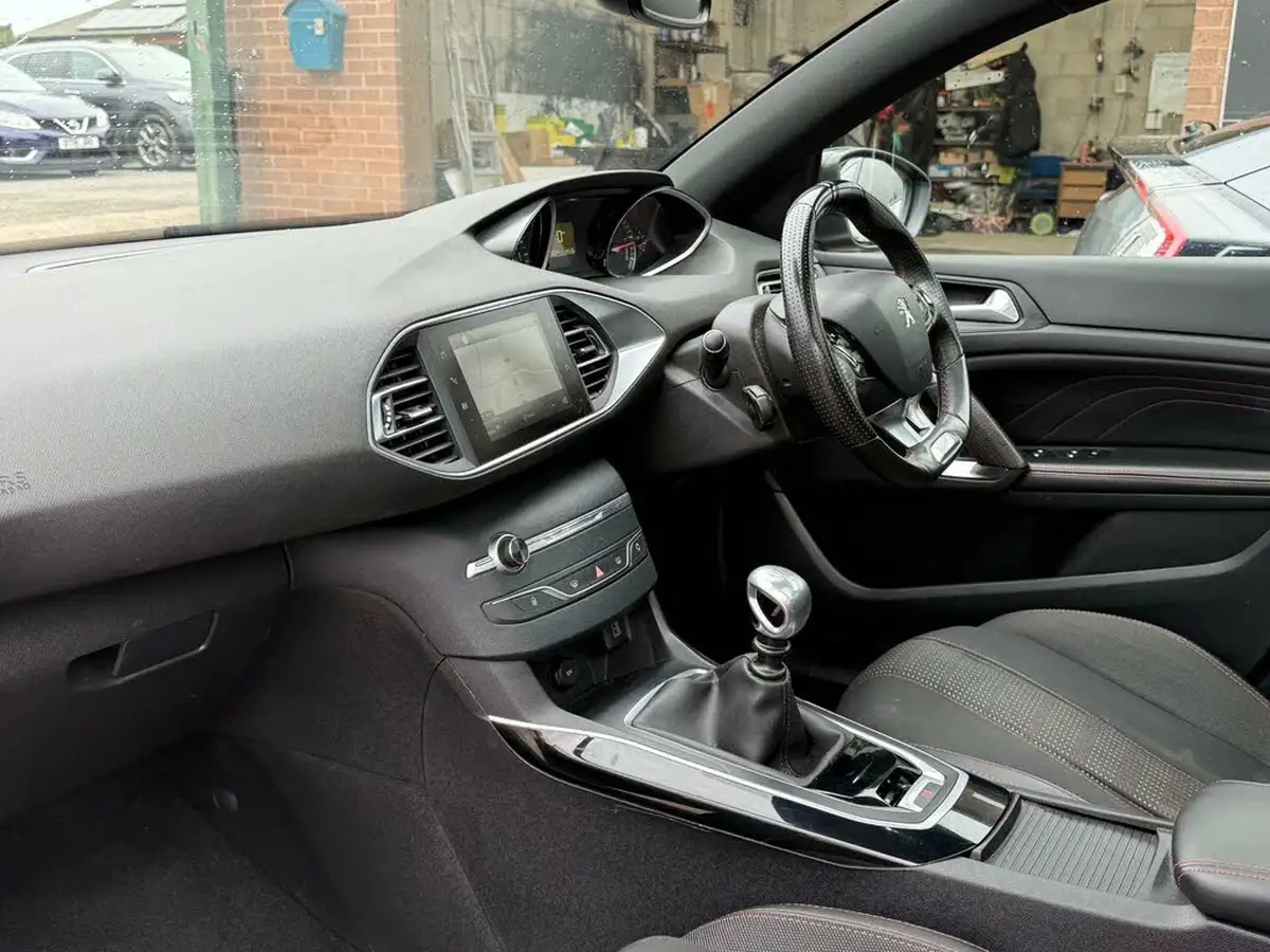 2018-peugeot-308-16-bluehdi-gt-line-big-35