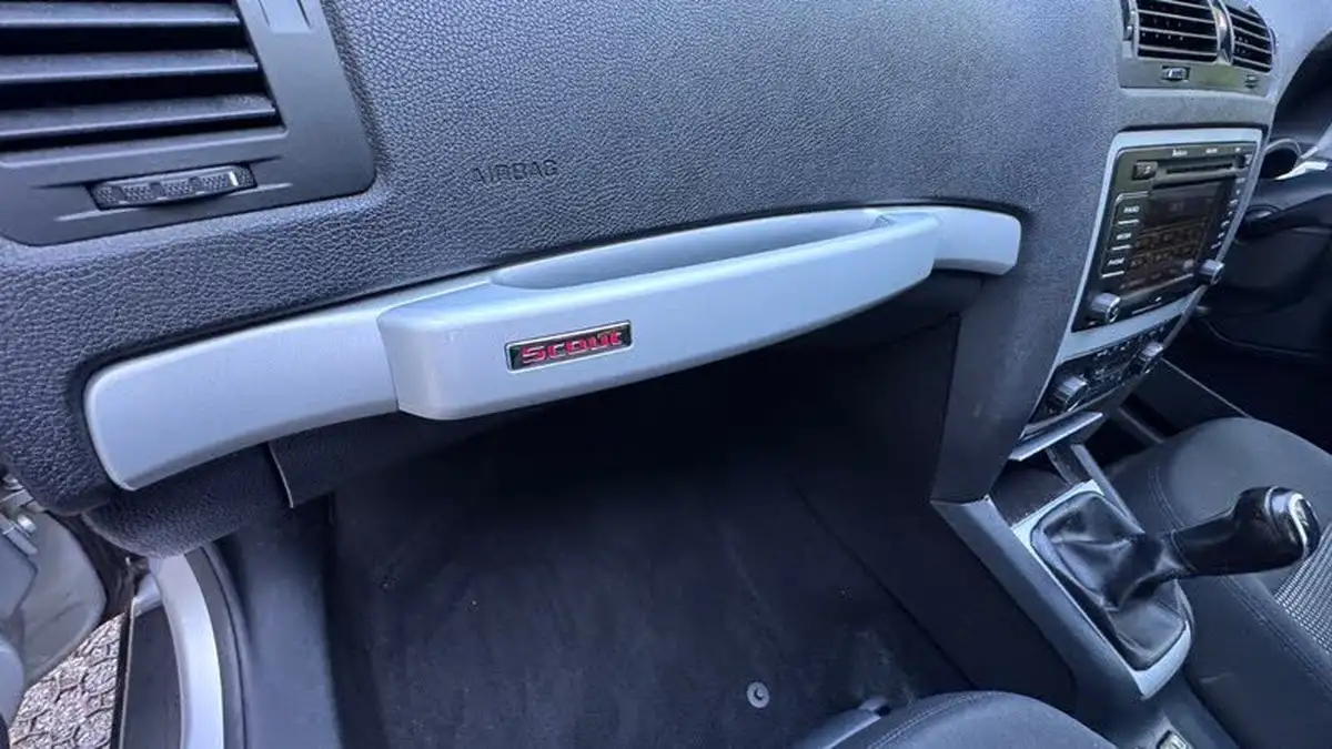 2011-skoda-octavia-20td-scout-cr-140bhp-big-29