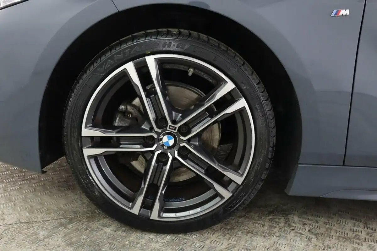 2020-bmw-1-series-big-32