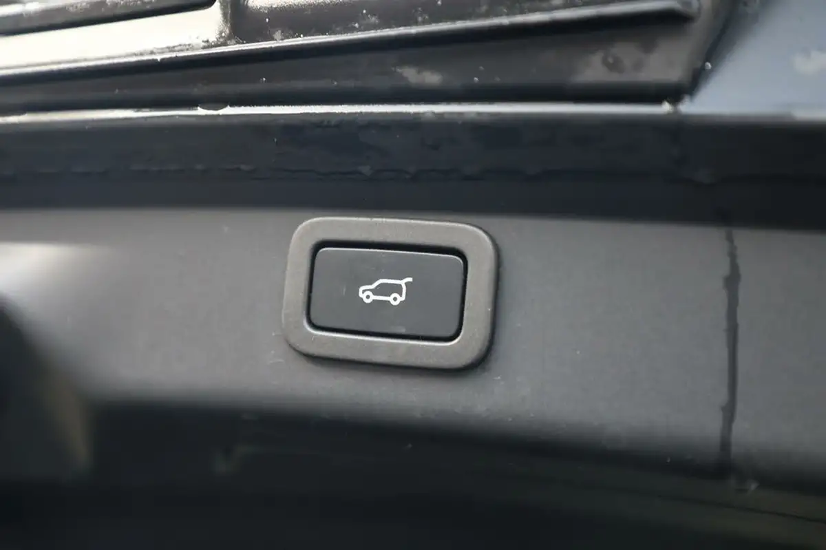 2022-jaguar-i-pace-ev400-hse-black-big-40