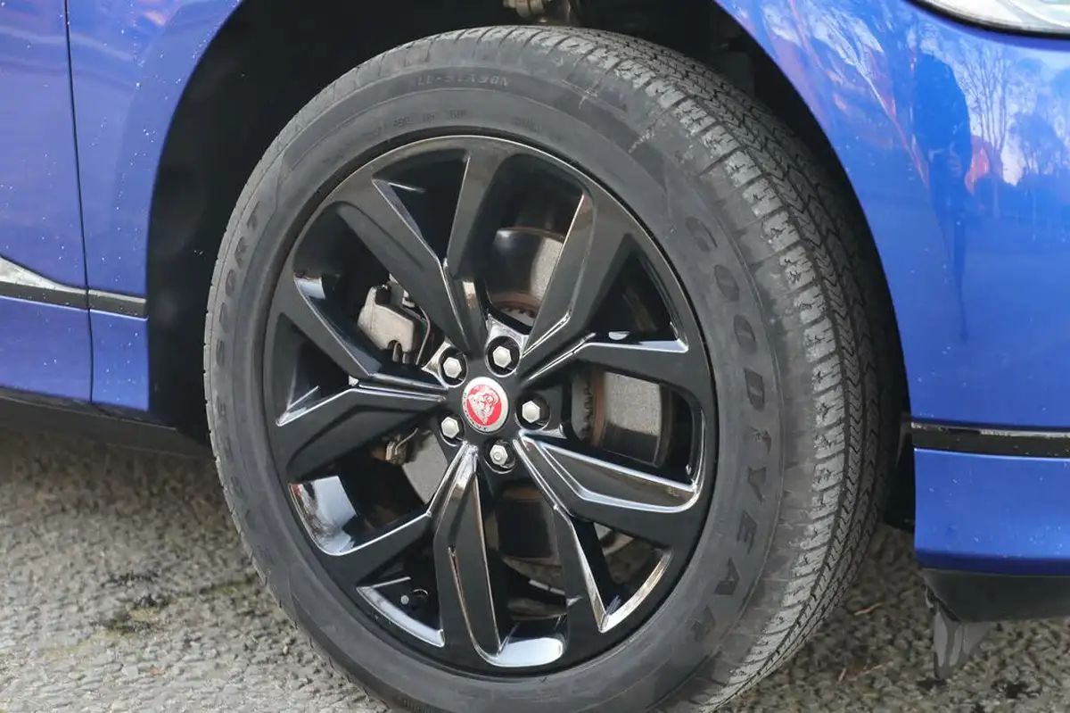 2022-jaguar-i-pace-ev400-hse-black-big-16