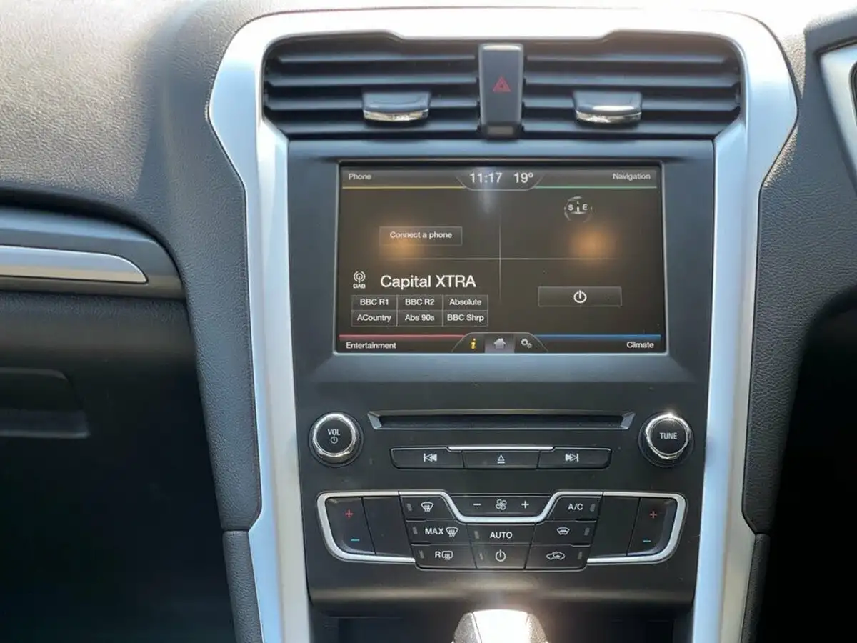 2015-ford-mondeo-20tdci-zetec-econetic-estate-big-7