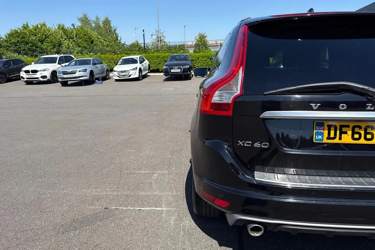 2016-volvo-xc60-20td-d4-r-design-lux-nav-geartronic-big-35