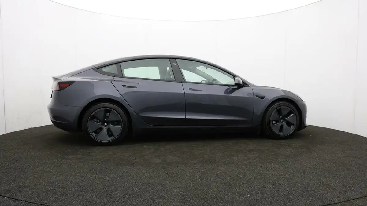 2021-tesla-model-3-e-long-range-awd-big-39