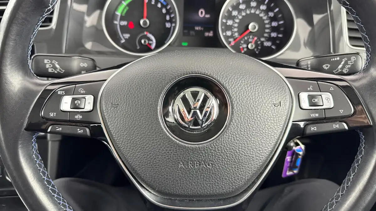 2019-volkswagen-golf-e-e-golf-big-21